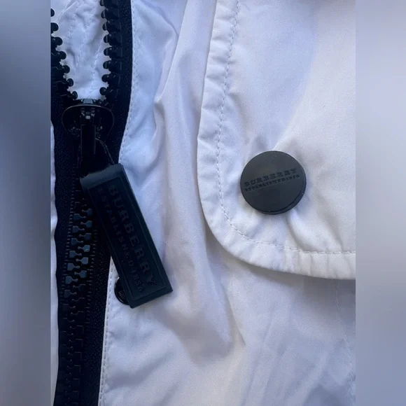 BURBERRY London jacket size 2Pit to pit: 16 1/2”Length: 22”